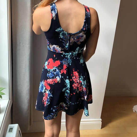 🌻2/$22🌻 Flower Patterned Dress 👗 - Picture 2 of 4